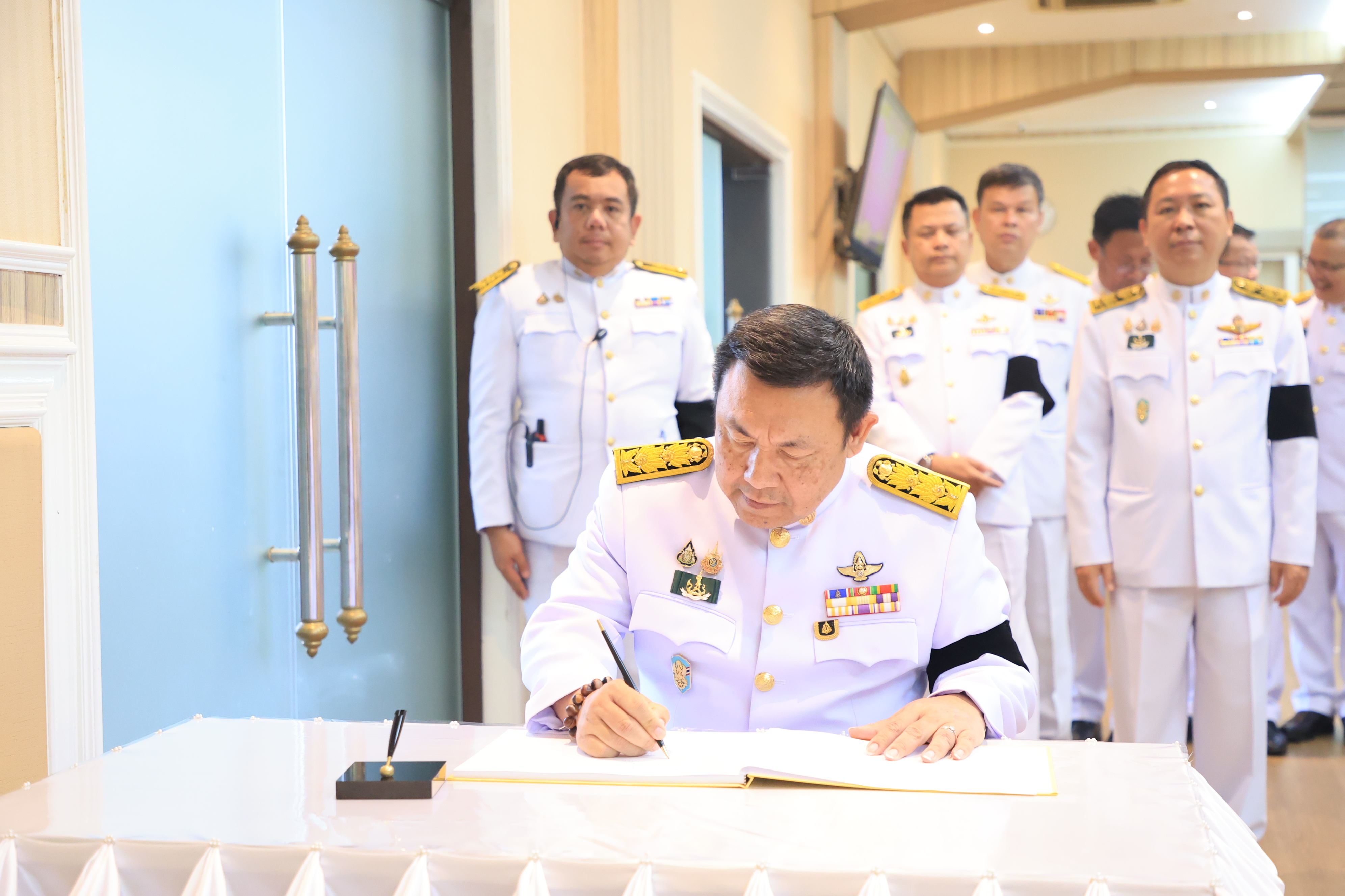 title - เลขาธิการ ส.ป.ก. ลงนามถวายพระพร สมเด็จพระนางเจ้าฯ พระบรมราชินี เนื่องในโอกาสวันเฉลิมพระชนมพรรษา 48 พรรษา 3 มิถุนายน 2568 ณ กระทรวงเกษตรและสหกรณ์